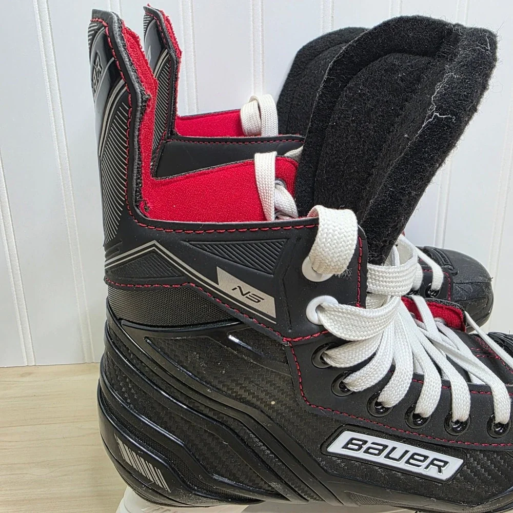 Bauer NS Junior Ice Hockey Skates Black Red Tuuk Lightspeed Pro II Size 4
